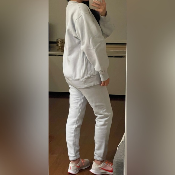 Aritzia Tna Cozy Fleece Sweatsuit (mirror blue) - Picture 5 of 17